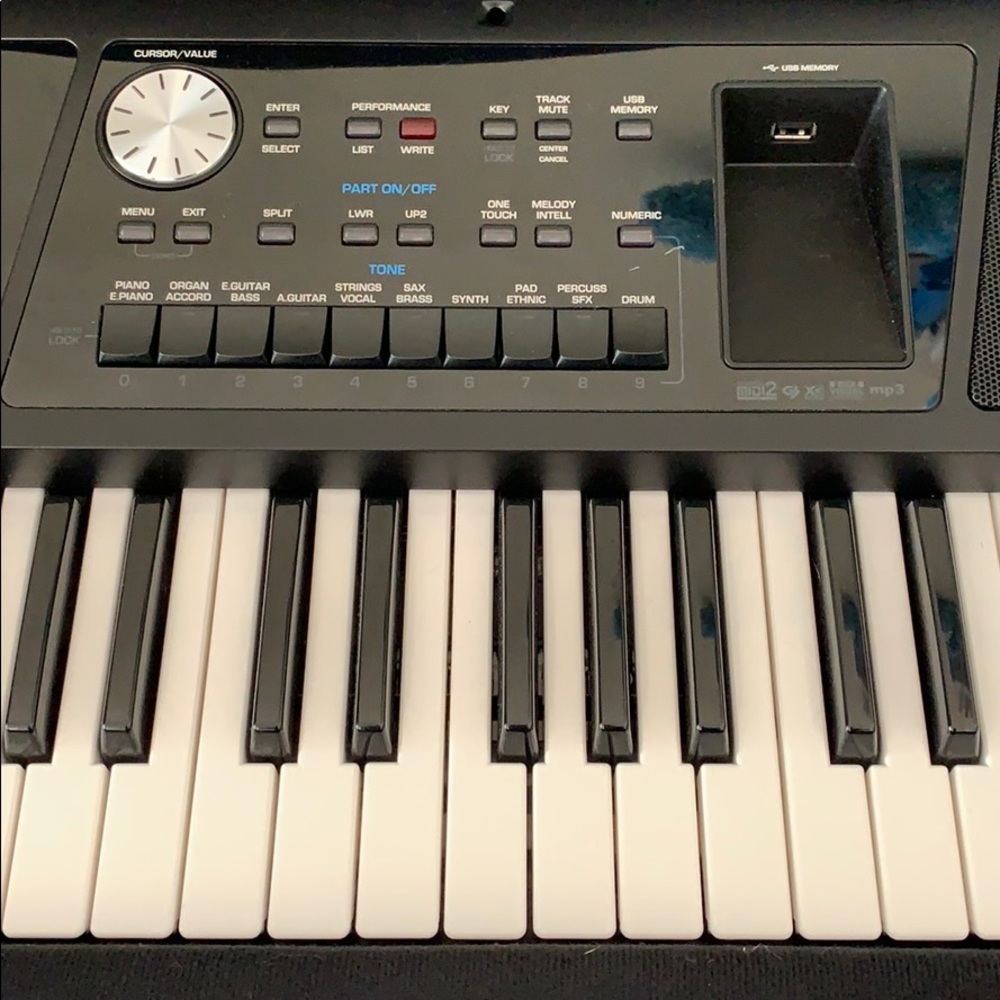 Piano - Picture 3 of 4